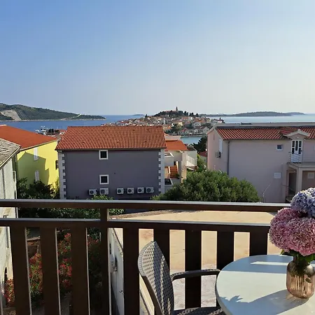 Apartment Karmen Primosten